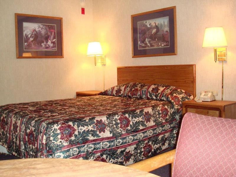 Fairborn Hotel And Inn Room photo